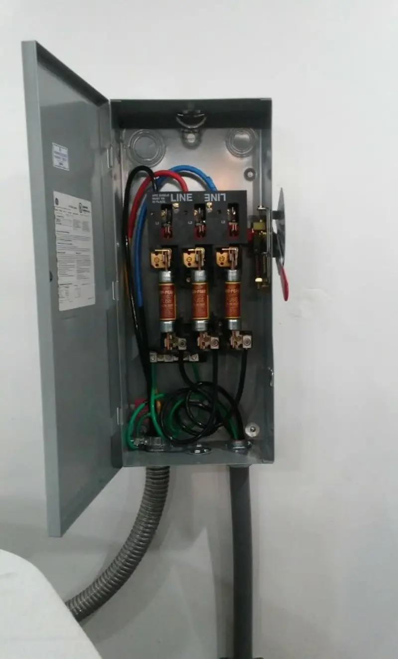 Three-phase disconnect switch installed for Smoke Detector Installation in Magee